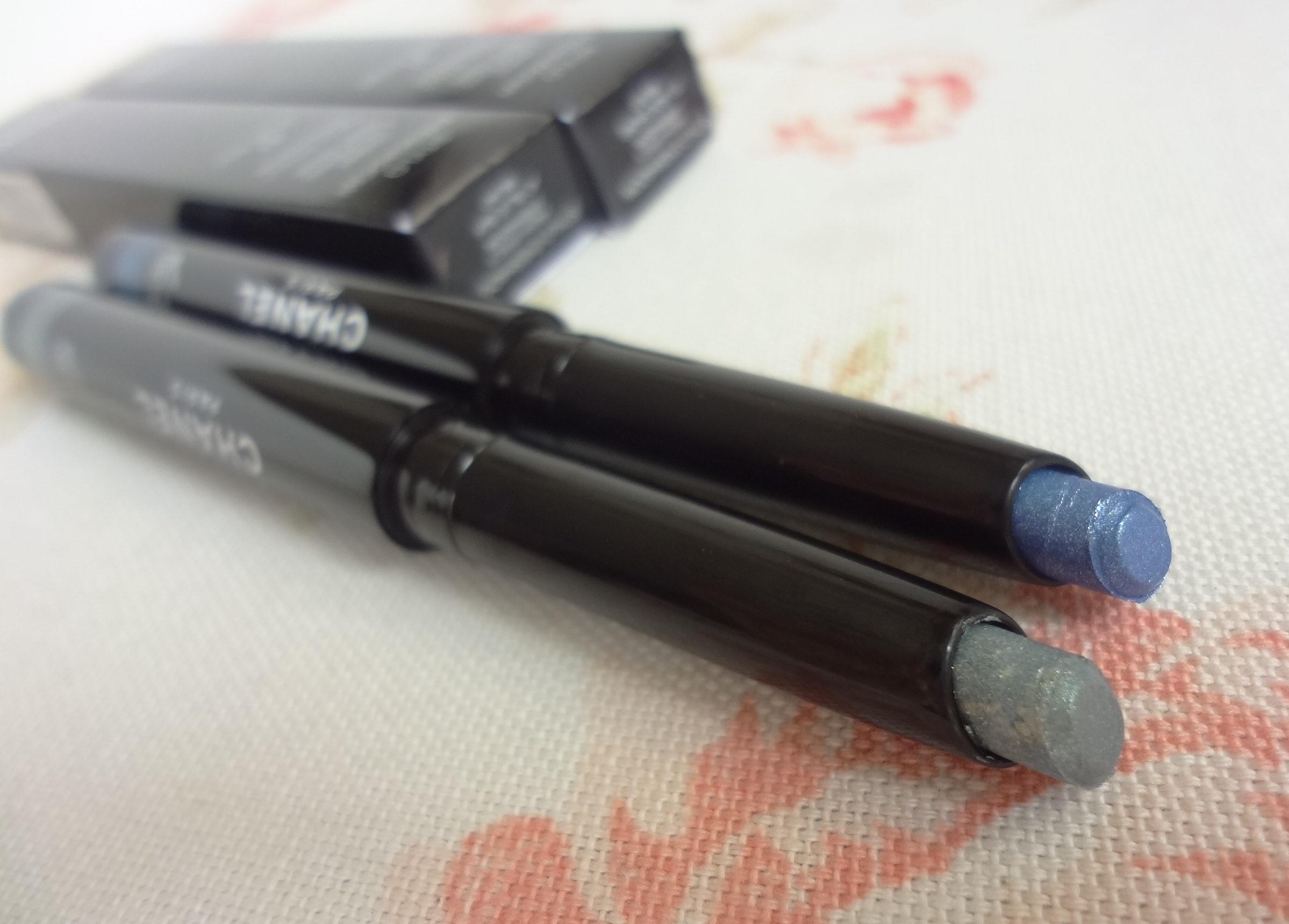 Chanel Long Lasting Eyeliner Review, Photos, Swatches (Marine, Jade)