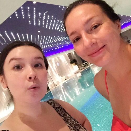miraspa-pool-selfie